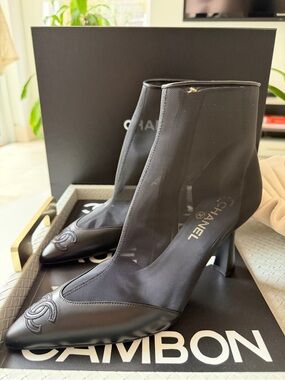 Chanel 26B Black Mesh Lambskin Leather CC Logo Cap Toe Booties Ankle Boots 39.5